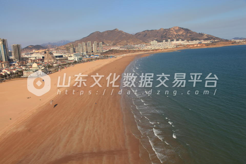 航拍下的石老人海水浴场