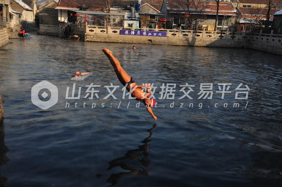 跳水迎接圣诞