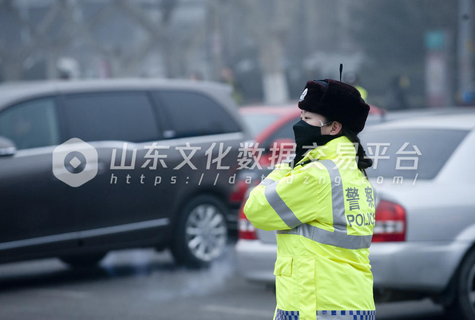 交警执勤 户外工作5小时