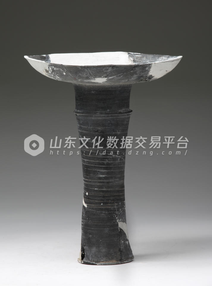 西朱封遗址出土蛋壳陶高柄杯