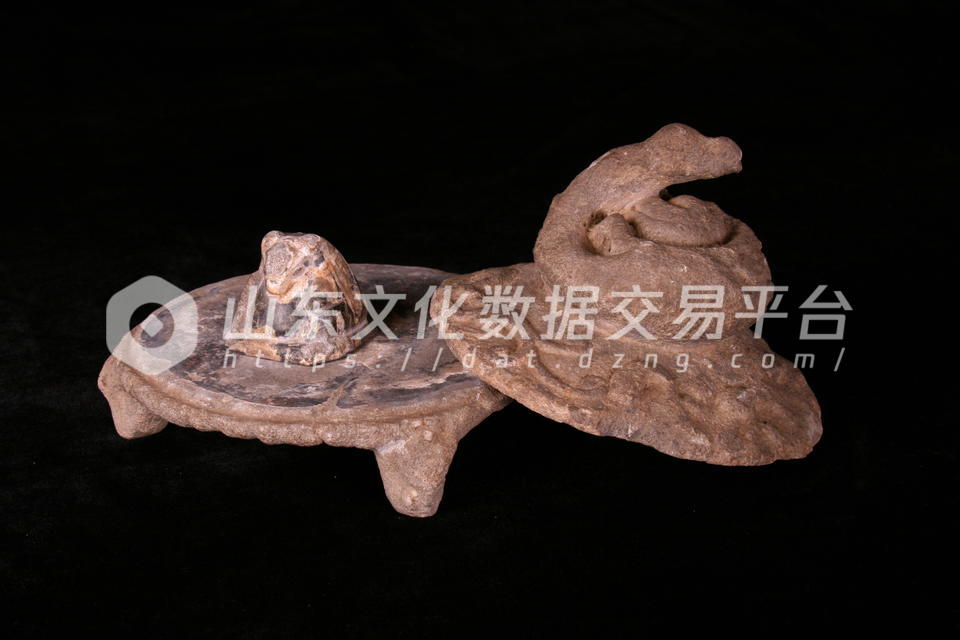 杞国故城遗址出土的三足盘龙石砚