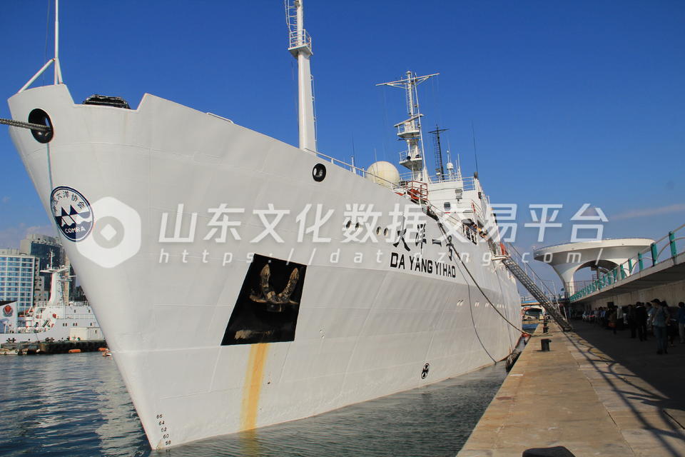 大洋一号科考船离开码头开始海试