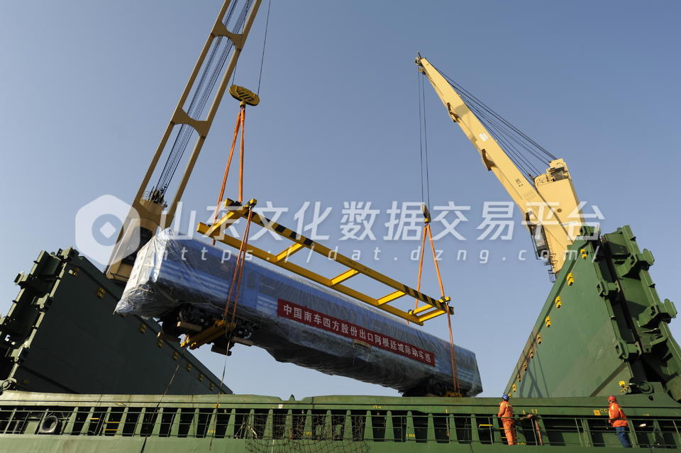 中国南车四方股份出口阿根廷城际动车组吊装