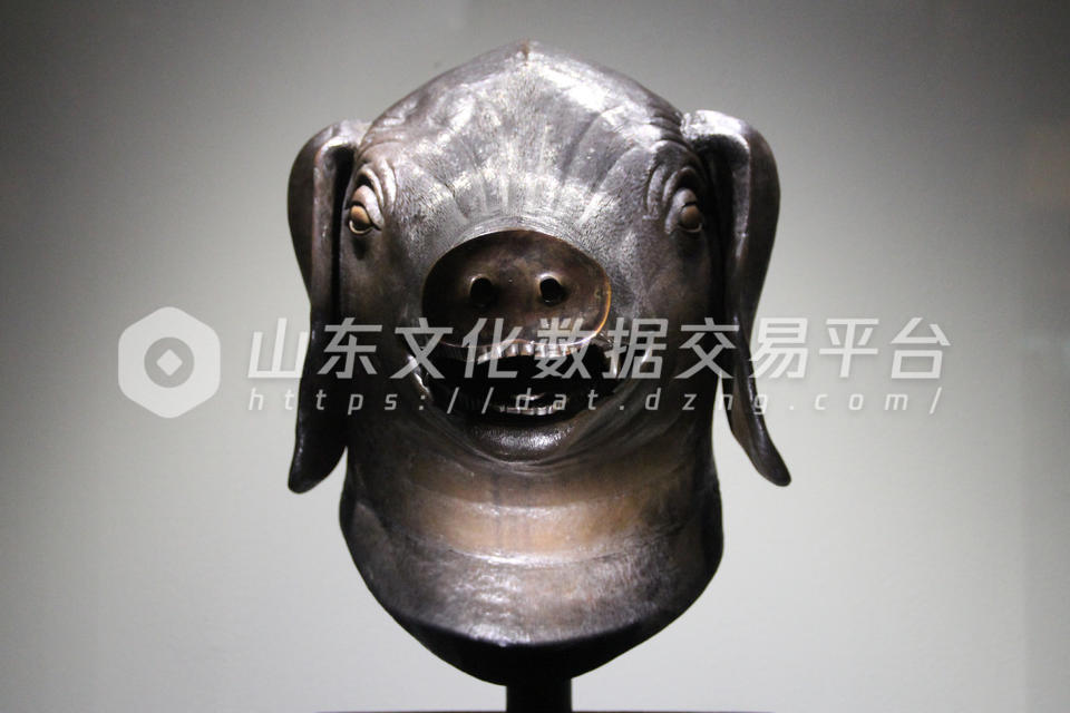 猪首铜像（清乾隆）