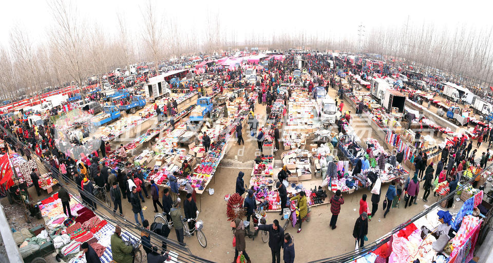 泊里大集全景
