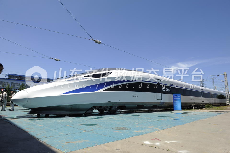 四方股份设计制造的中国标准动车组在环形试验基地现场