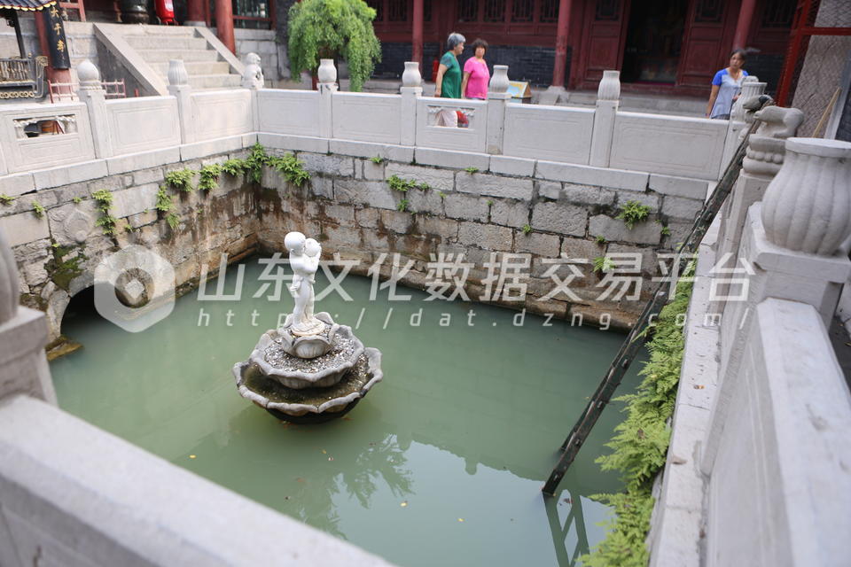 颜文姜祠内的灵泉