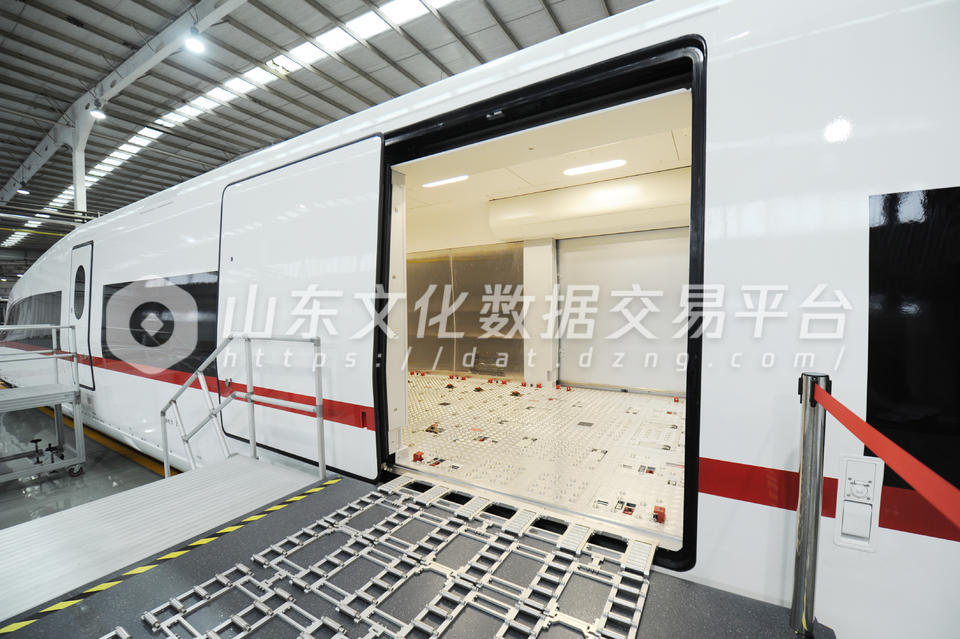 高速货运动车组在青下线