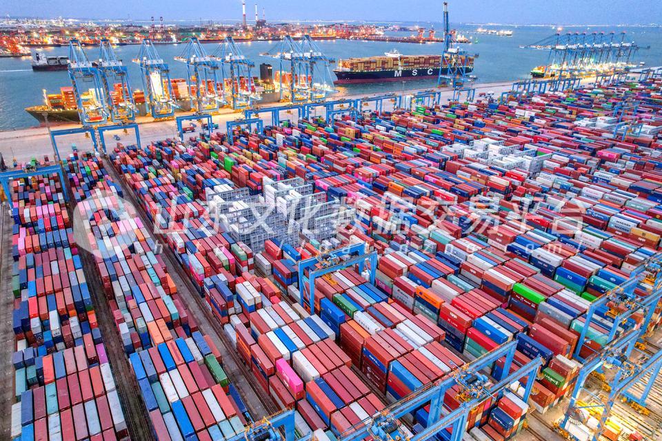 青岛港前湾集装箱码头