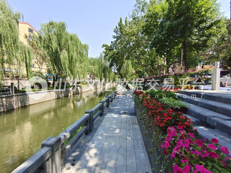 天桥区护城河景色一角