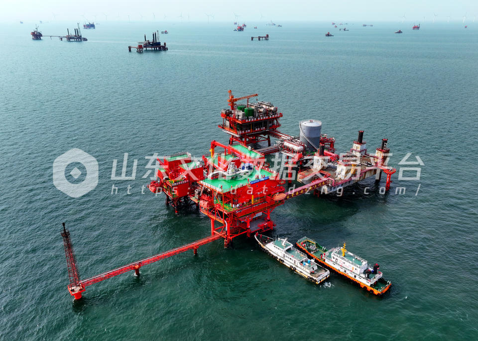 胜利油田大型采油平台作业