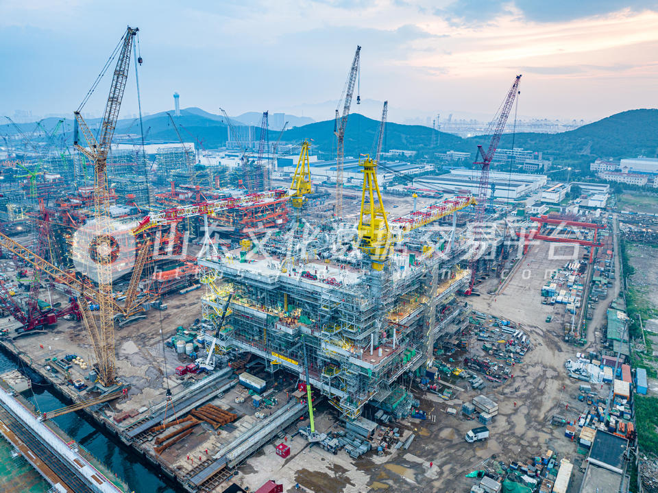 我国建造的最大国际海洋油气平台交付