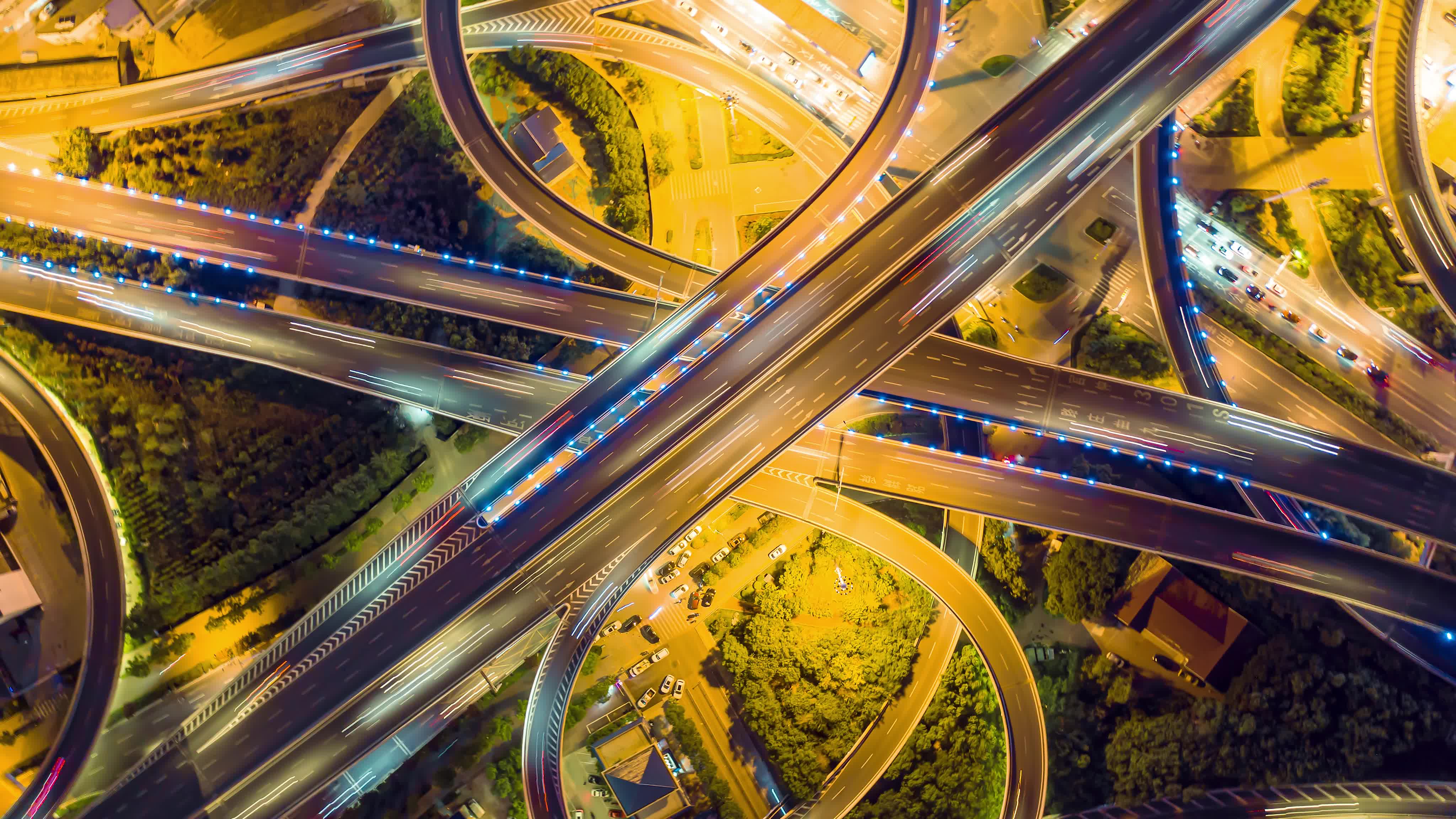 俯瞰高架桥夜景