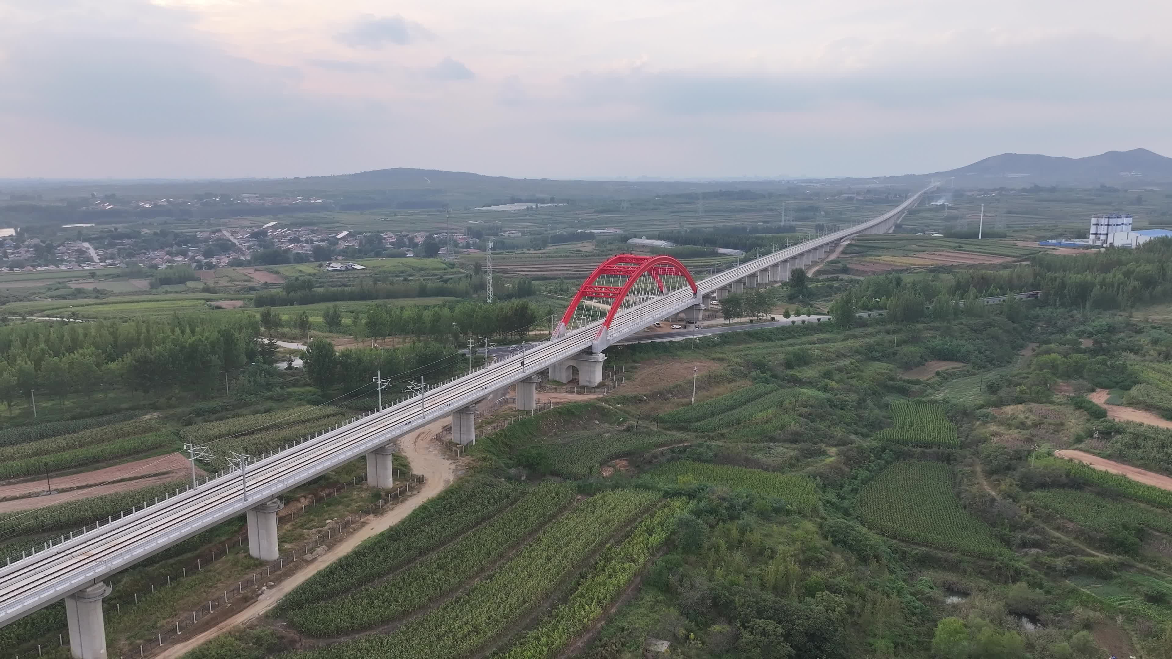 铁路大桥桥架远景