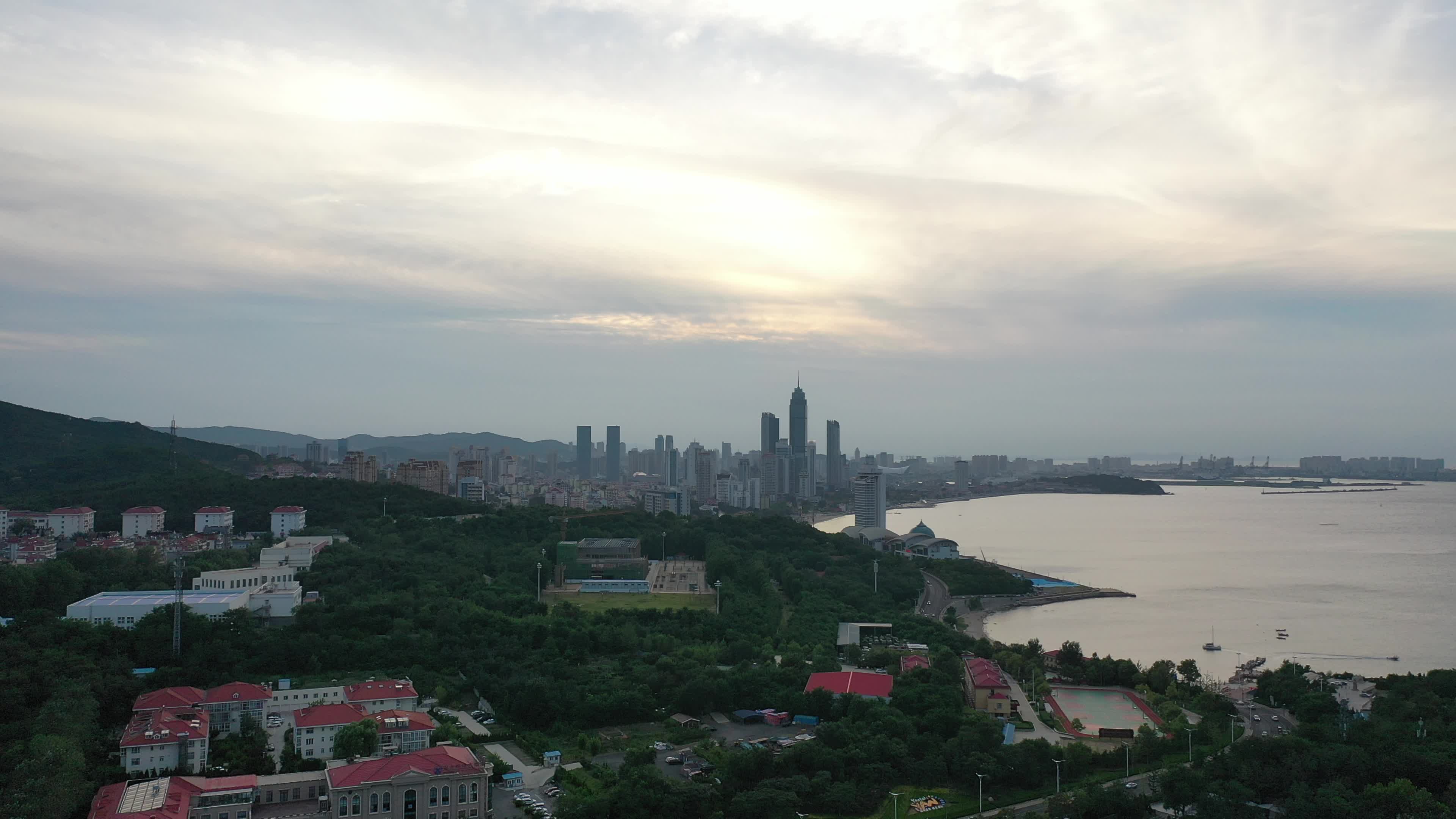 远眺烟台滨海广场