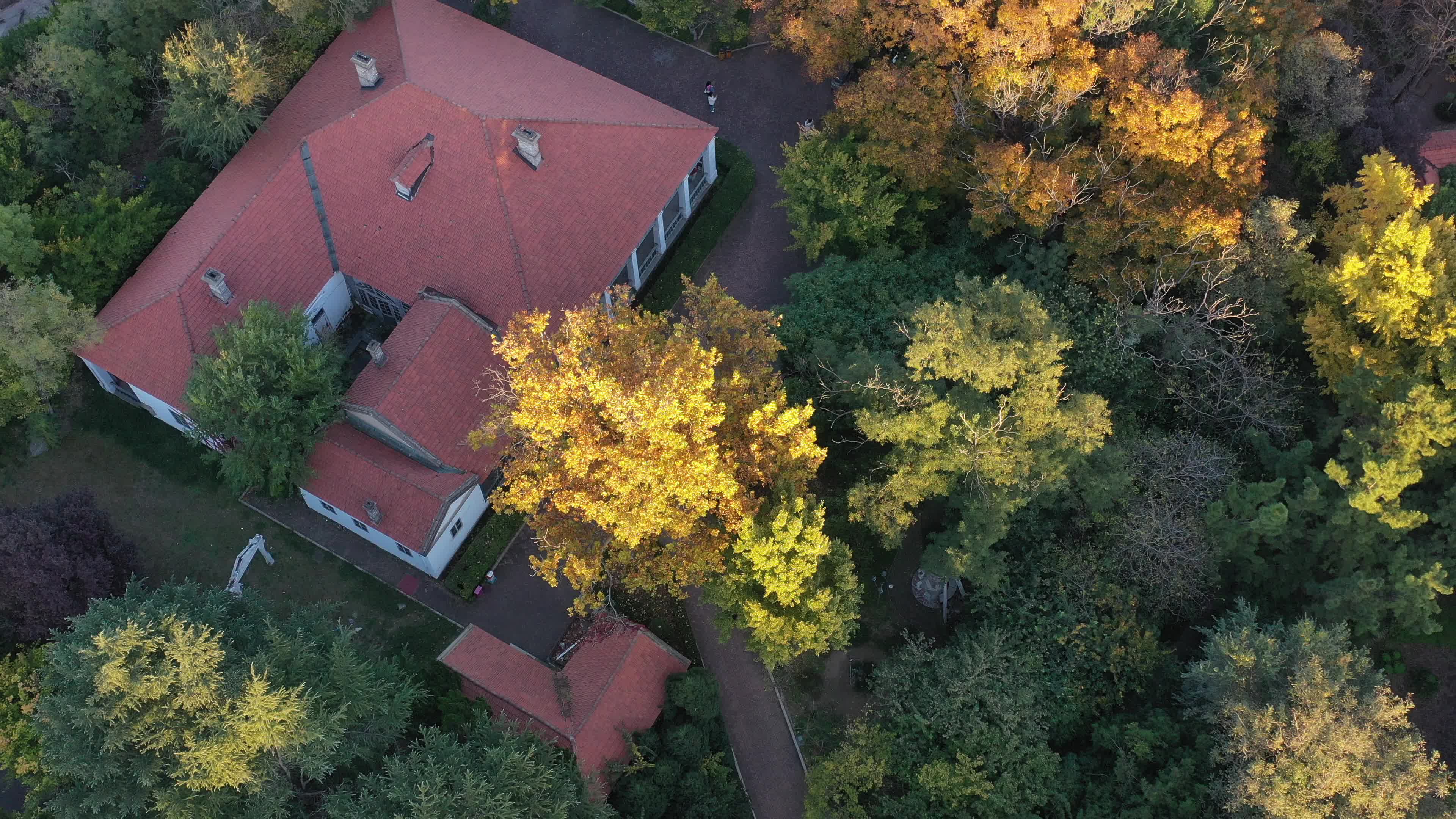 深秋时节烟台山