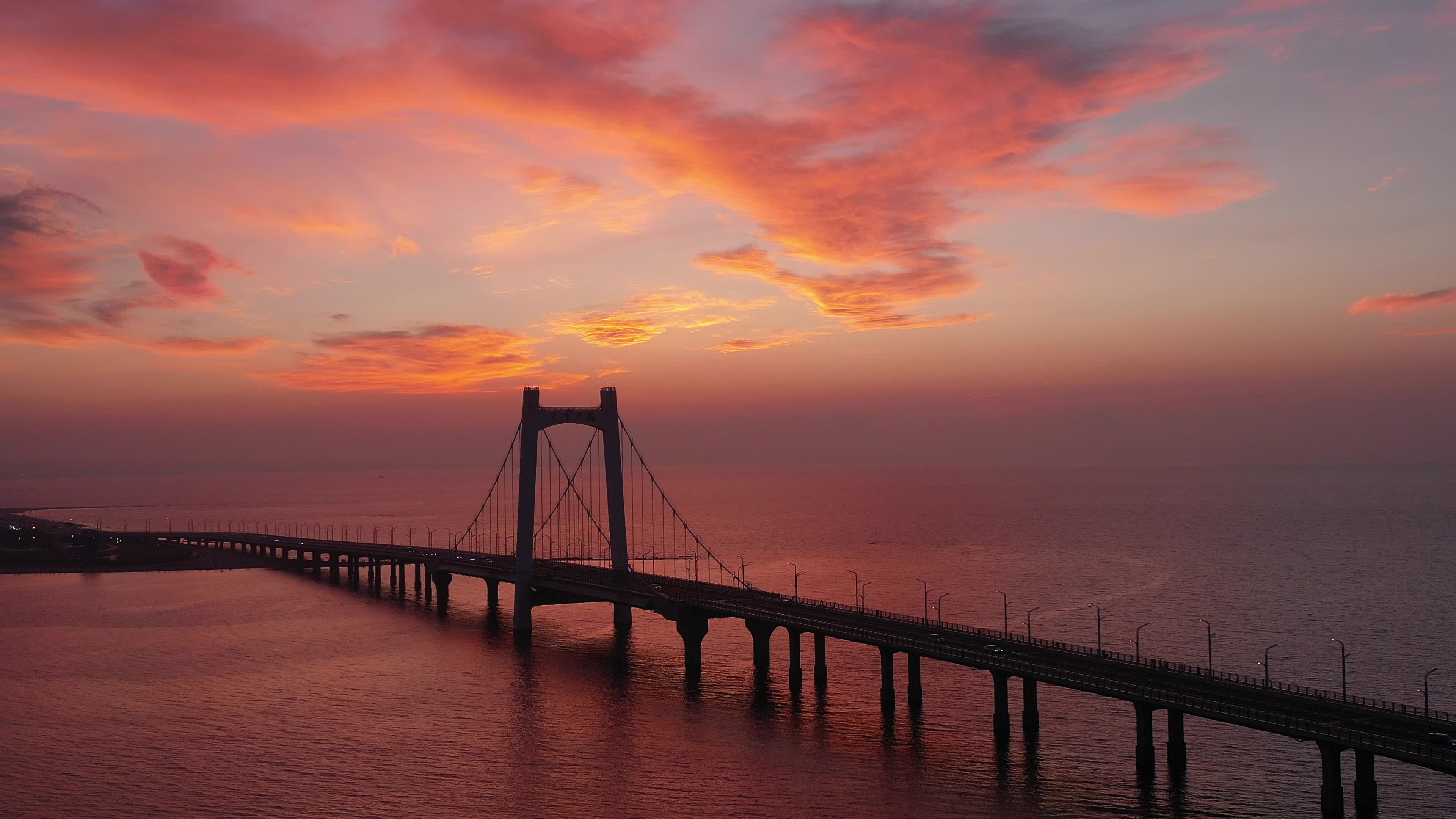 夕阳下的夹河大桥
