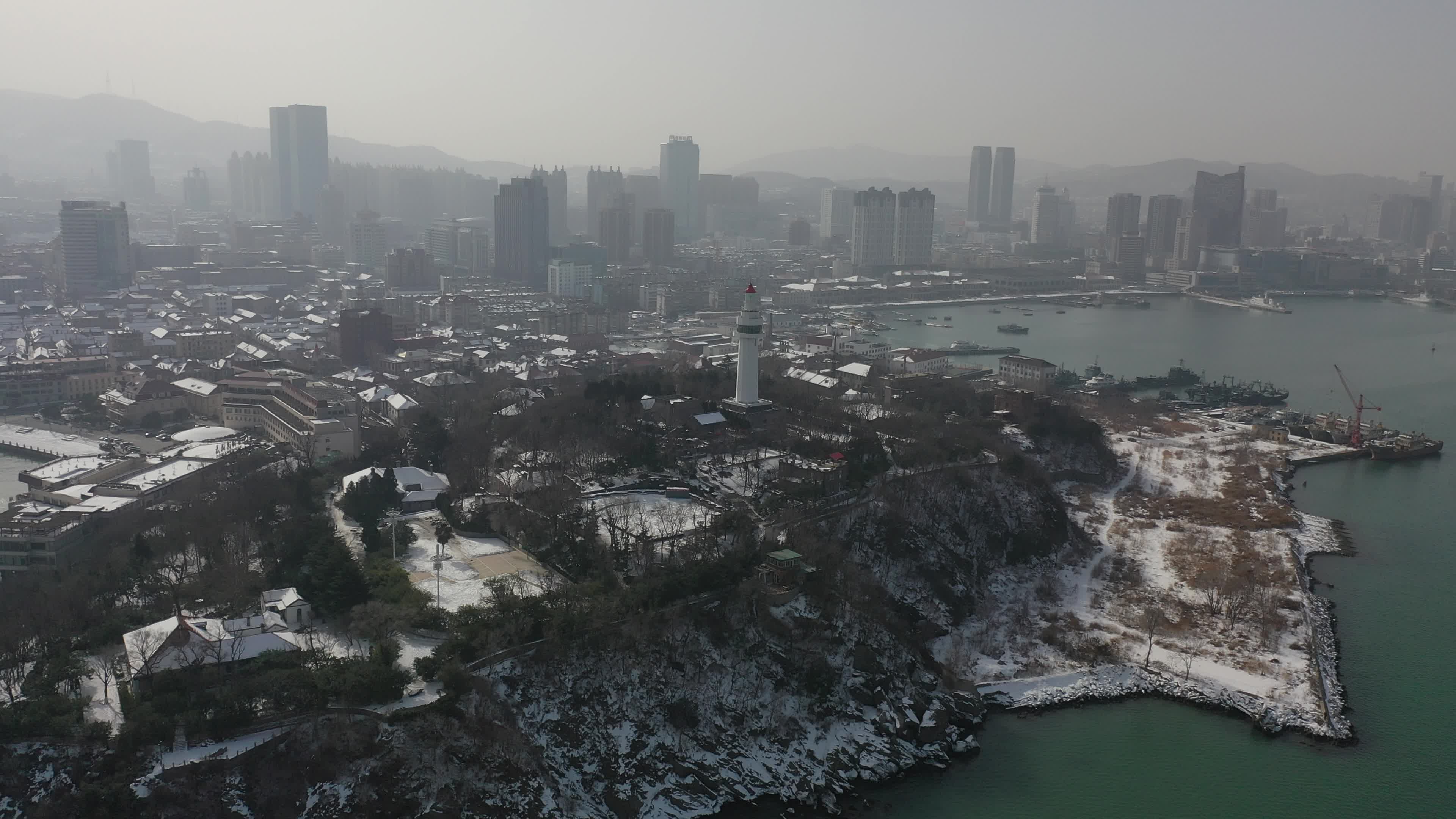 雪后烟台山