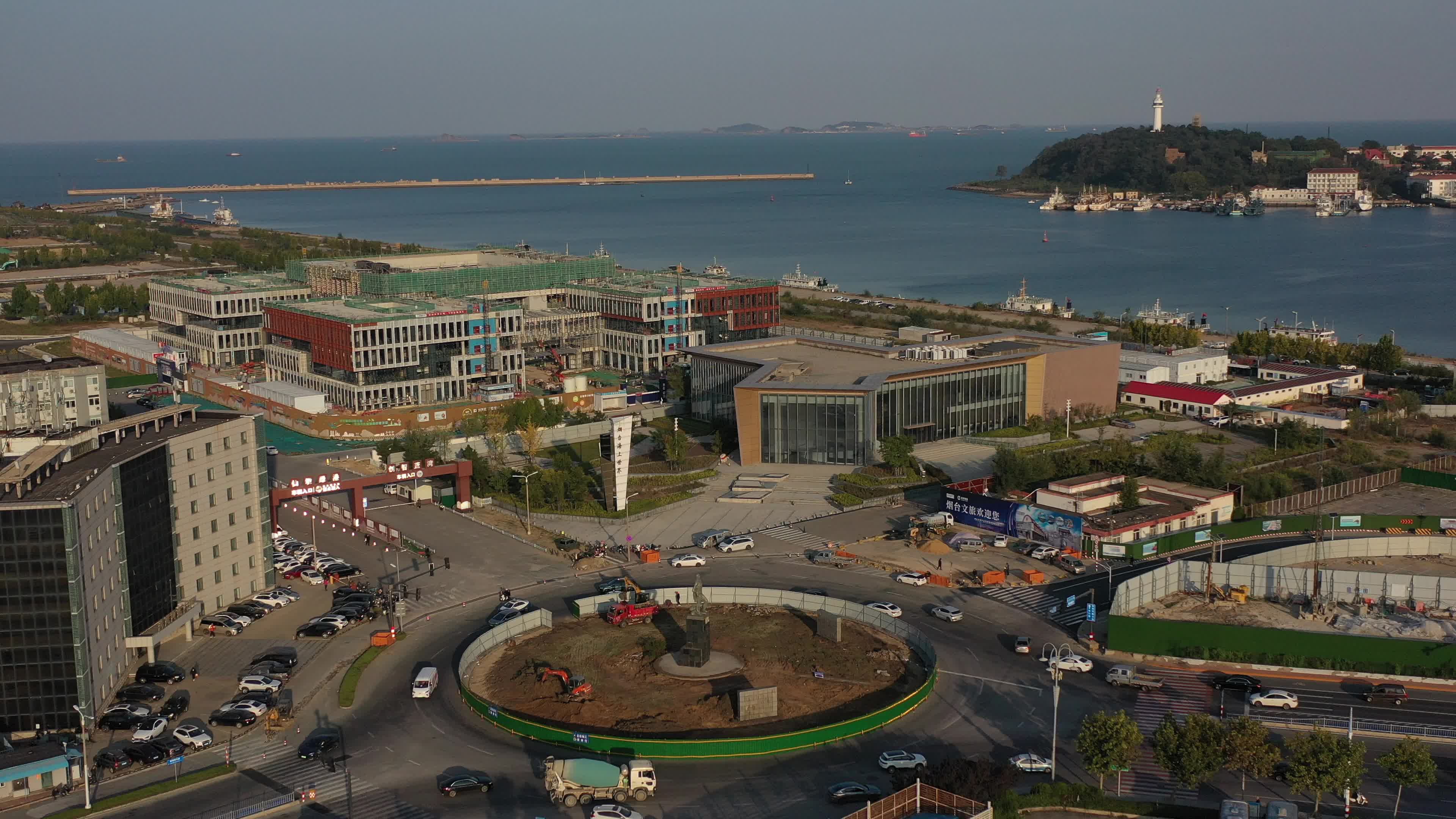 烟台海港路海港工人雕塑