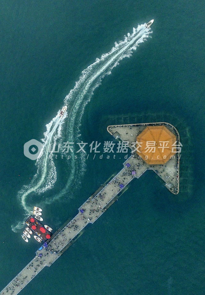 快乐发射的青岛栈桥