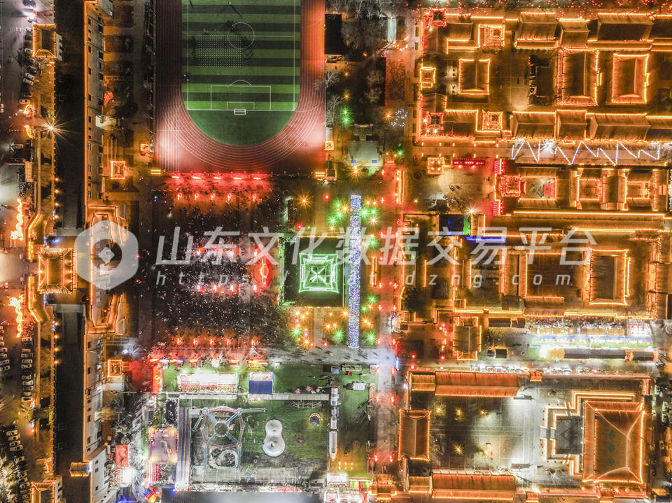 菏泽郓城“水浒好汉城”打铁花