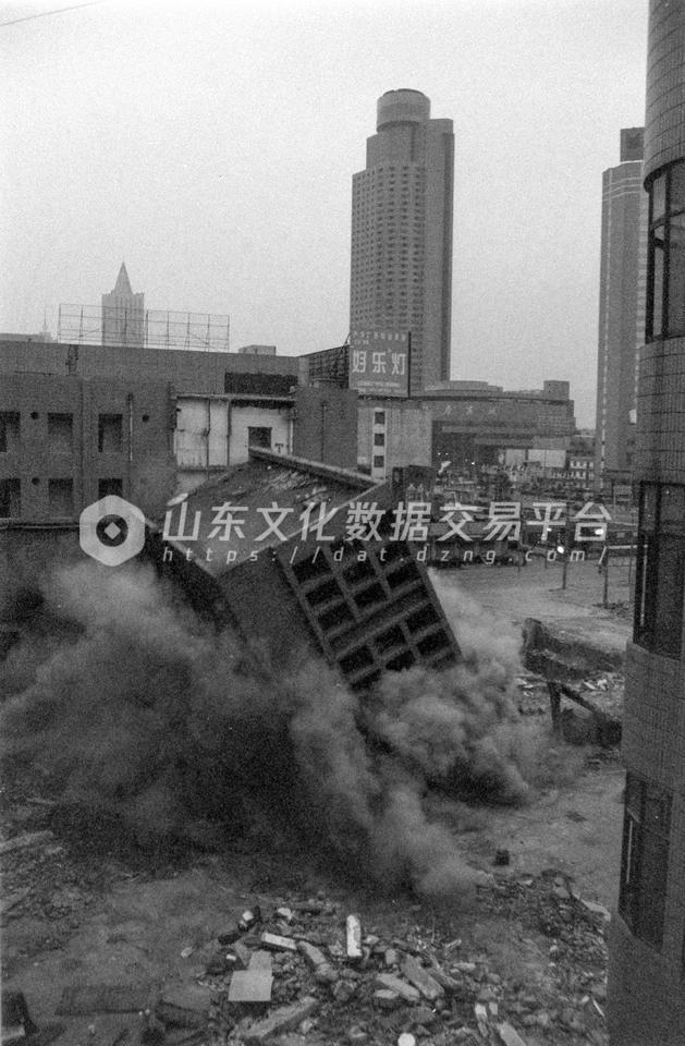 爆破美术总厂大楼