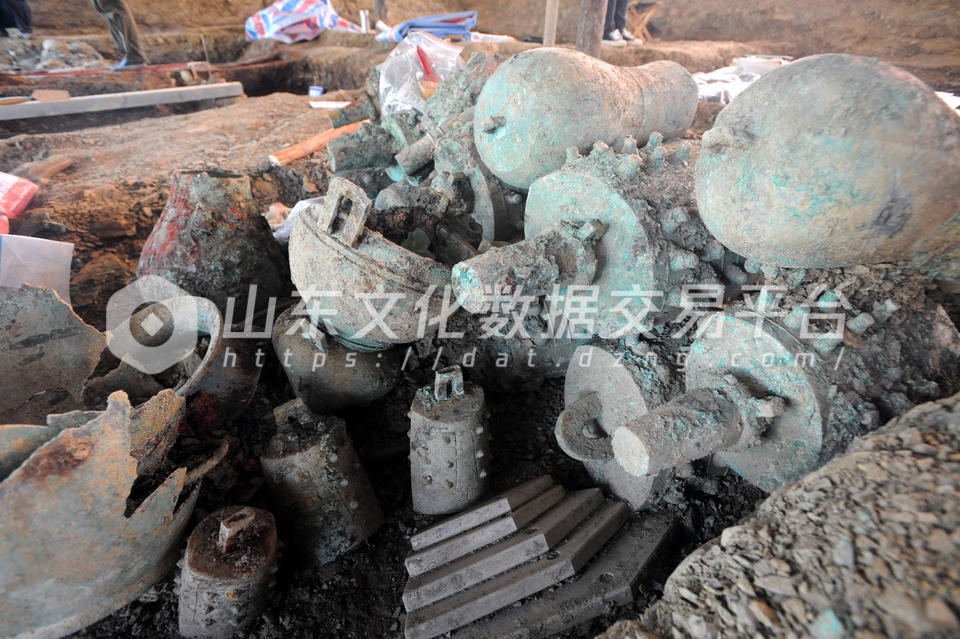 天上王城出土青铜器