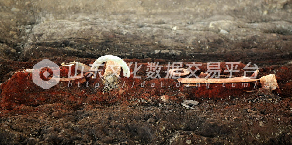 三十几件精美玉器几乎覆盖了主棺室 