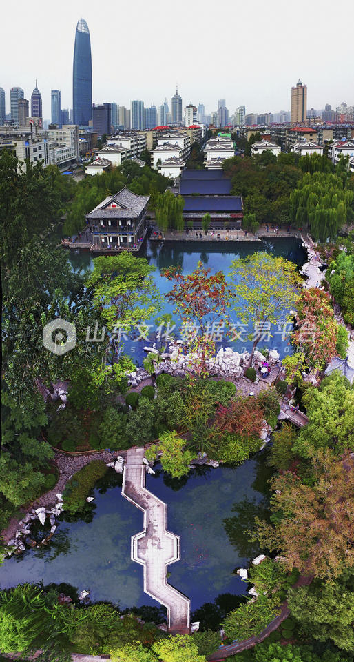 五龙潭公园秋色。