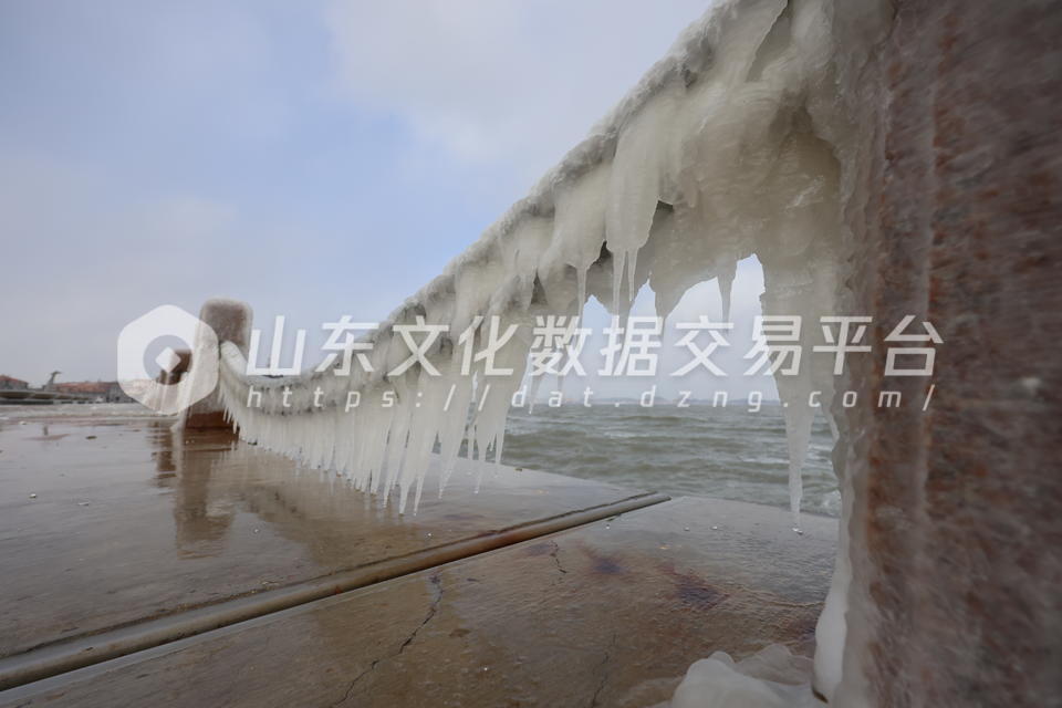 烟台滨海广场冰凌