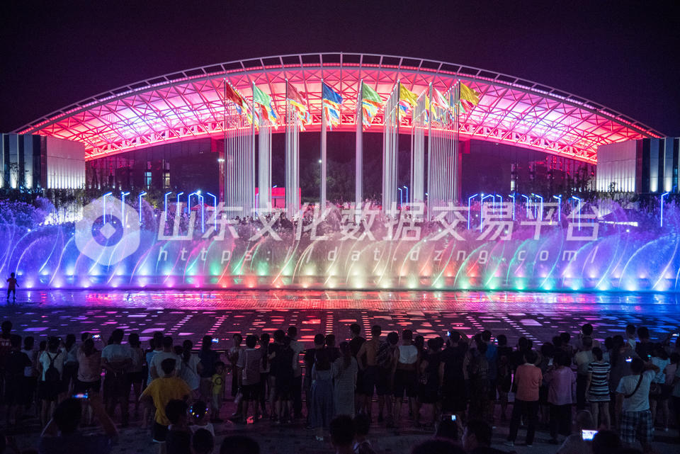太阳能德州小镇：音乐喷泉夜景