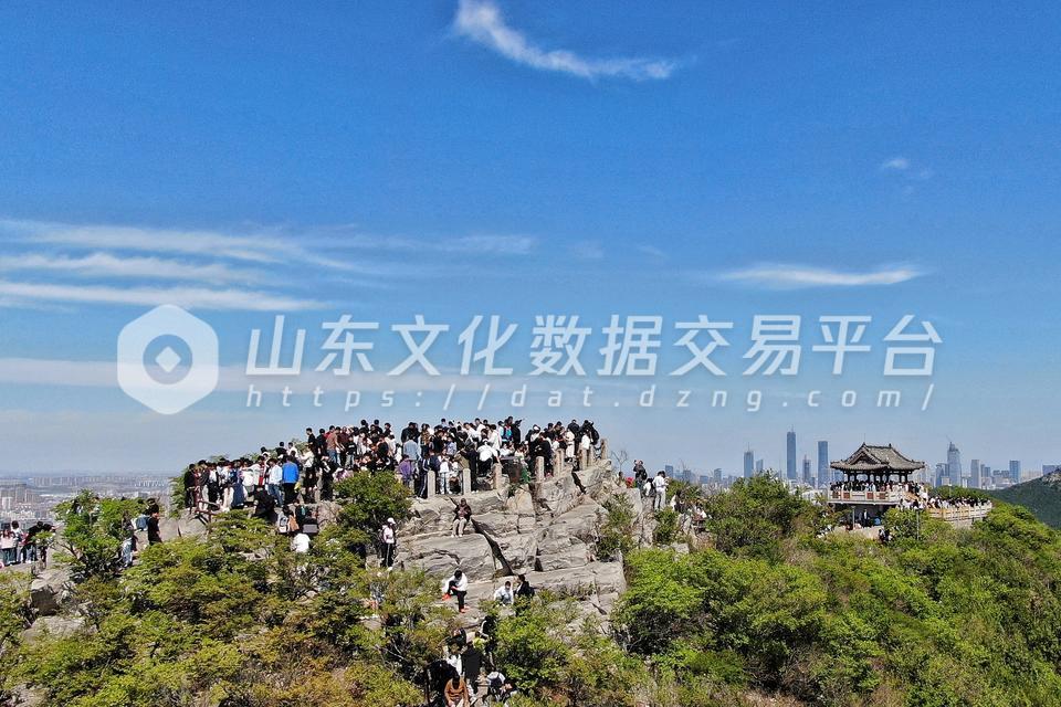 2025年千佛山登高赏泉城美景