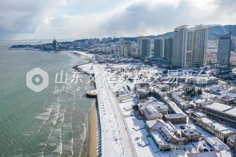 雪后的烟台滨海广场