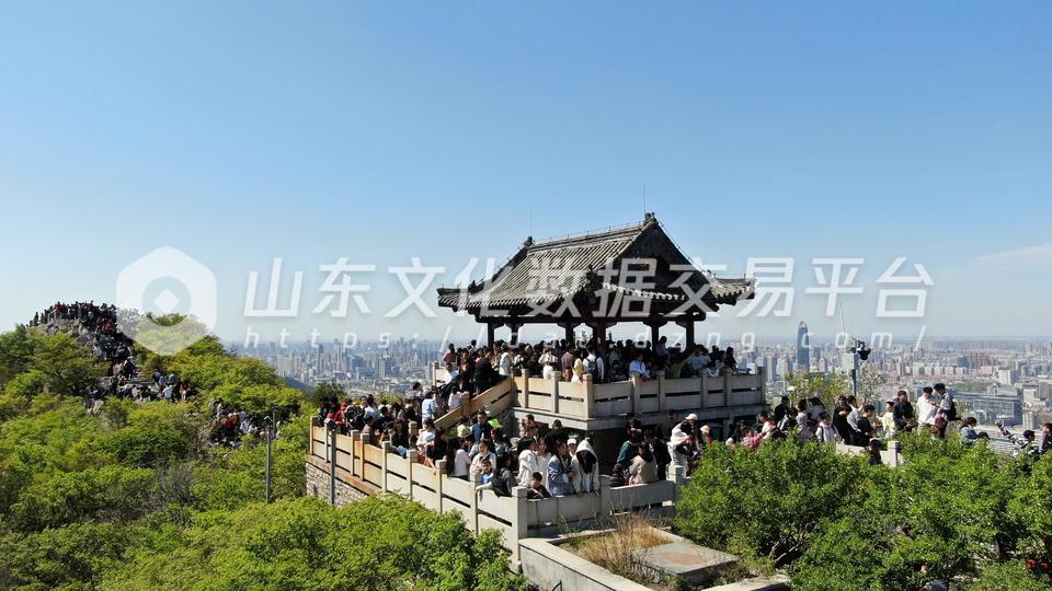 千佛山登高赏泉城