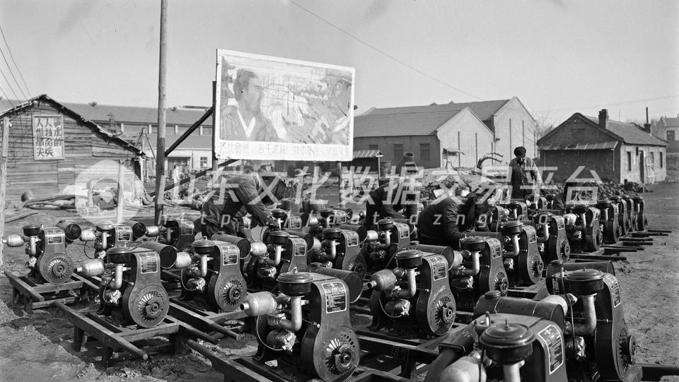 青岛各机械厂的3.5马力的汽油机。