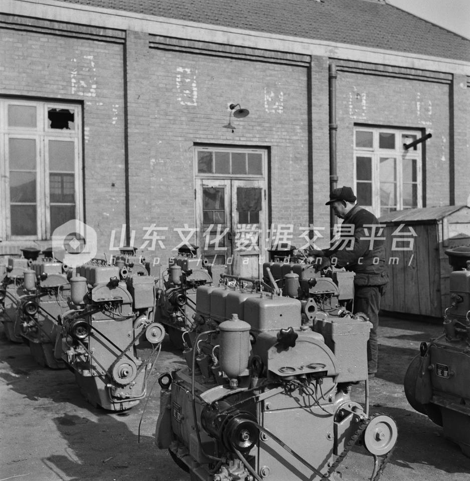 青岛各机械厂大力支援工业。