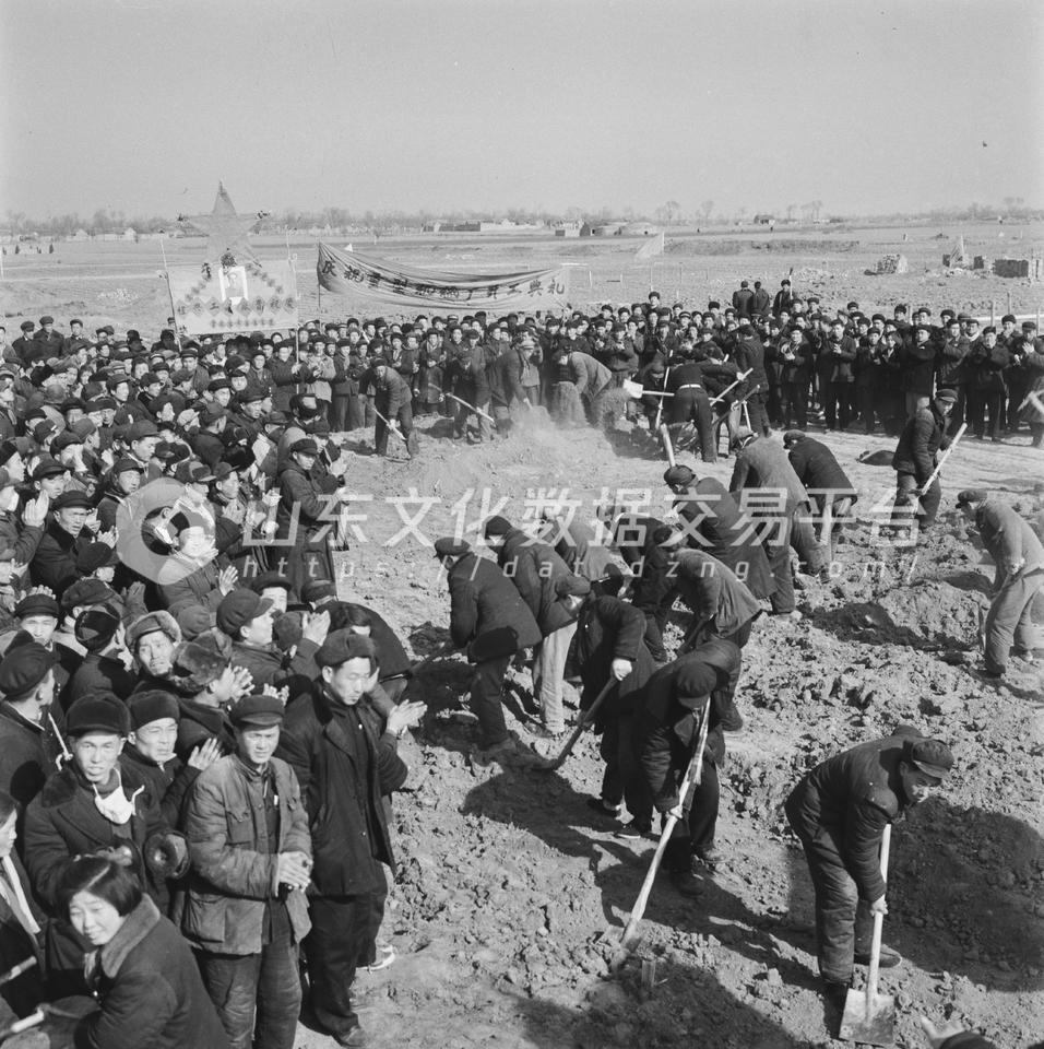 济南重型机械厂开工典礼。