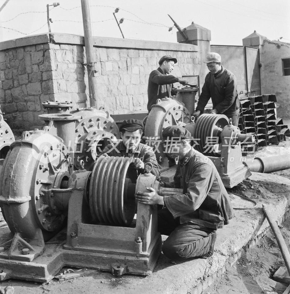 洪山矿山机械厂为黄河工程生产的泥浆泵。