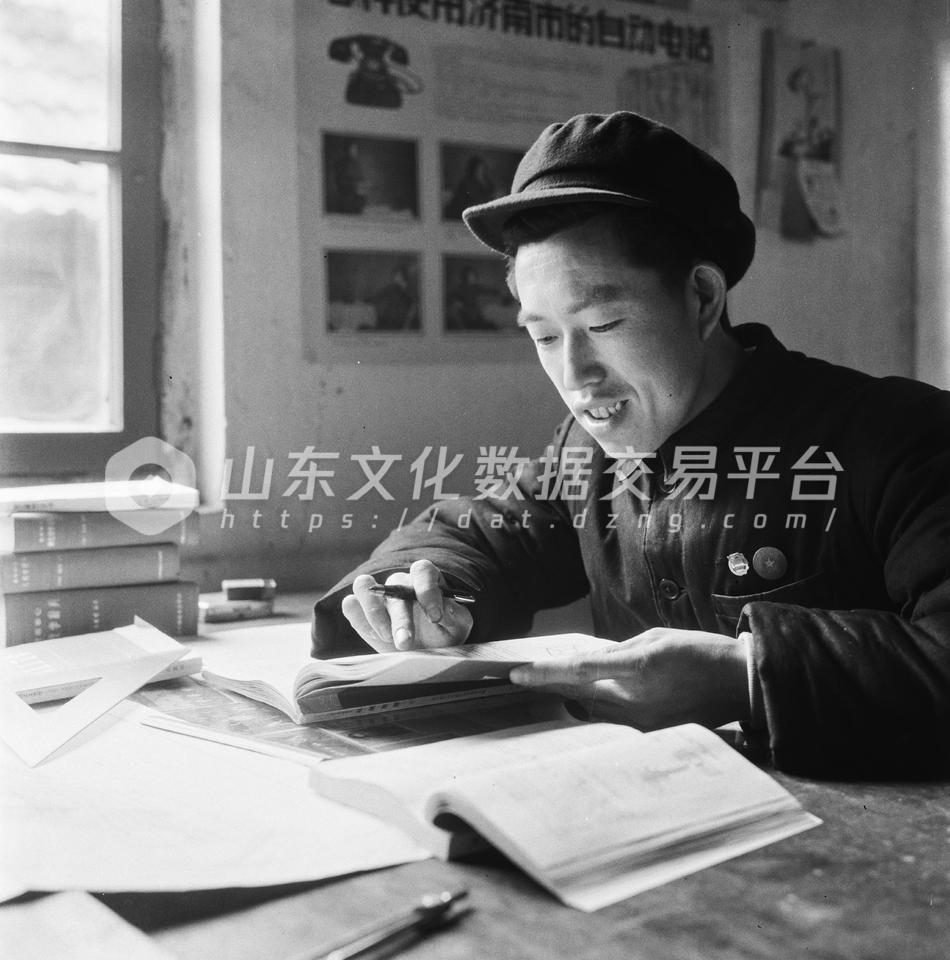 济南钢铁厂广大职工掀起劳动竞赛运动。王长信。