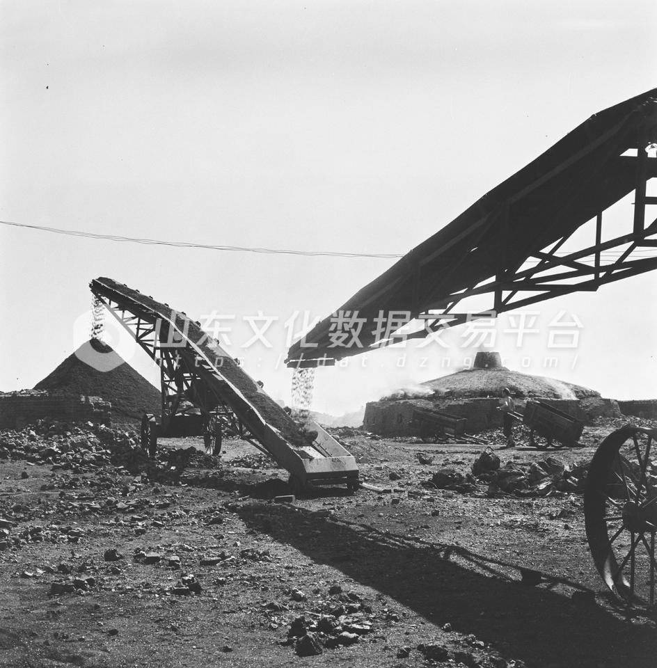 新汶矿务局的转送机。