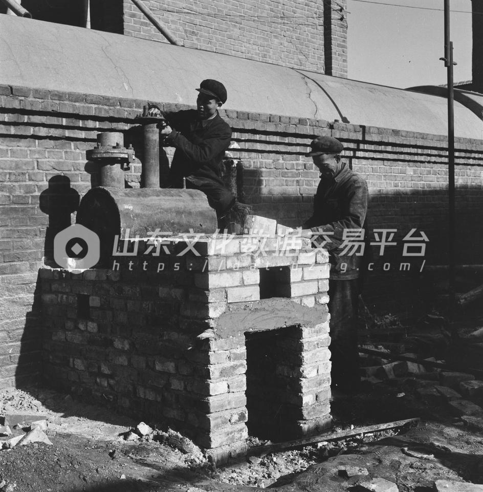 济南仁丰纱厂煤气综合利用之煤气综合炉。