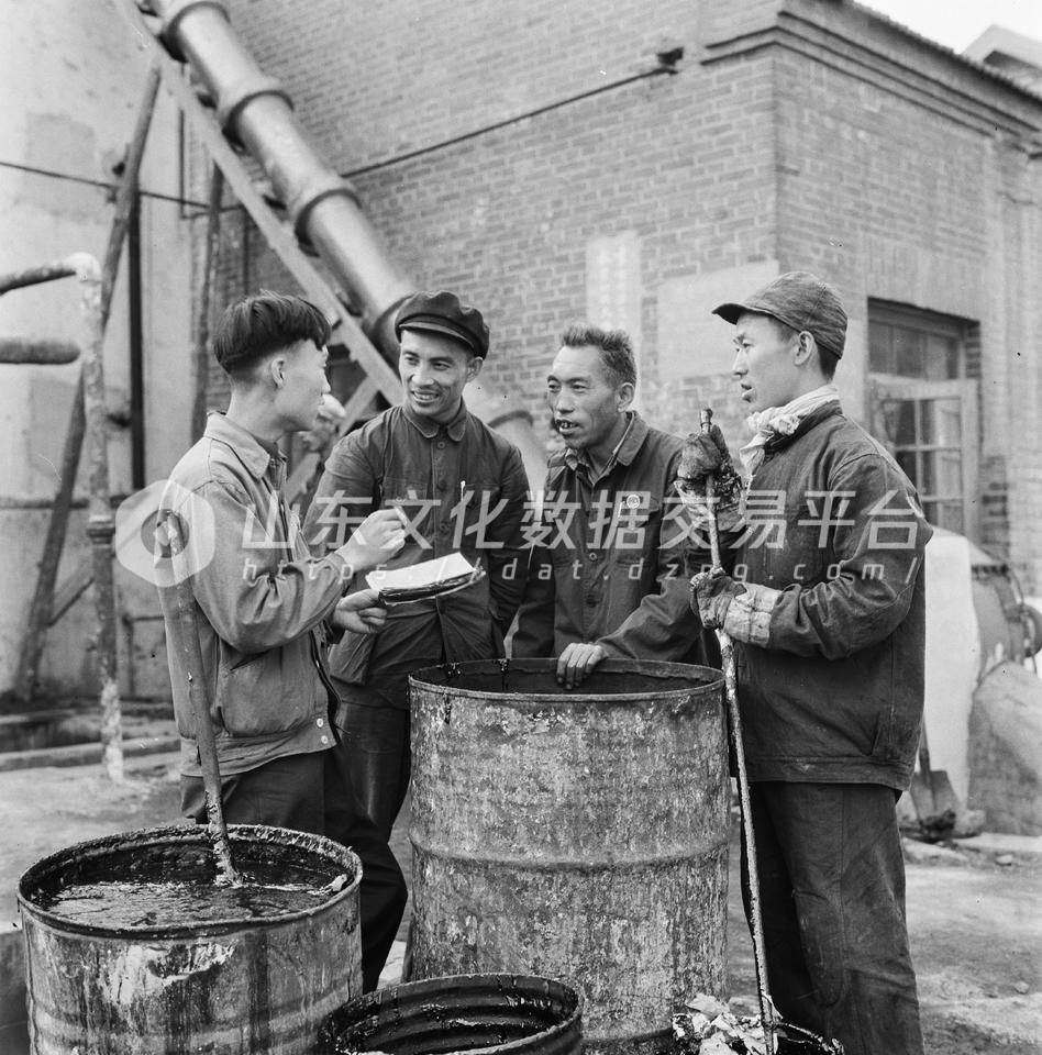 济南仁丰纱厂煤气综合利用之煤气产出煤油。