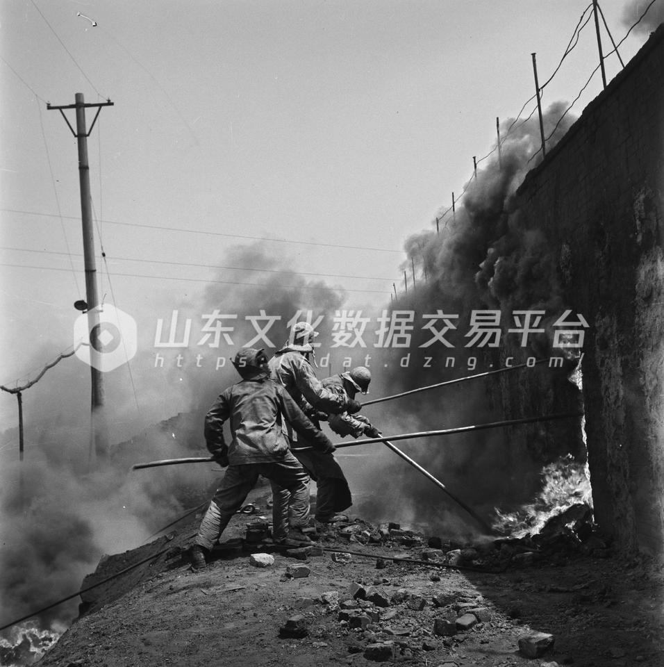 济南钢铁厂焦化车间红旗二号焦炉。