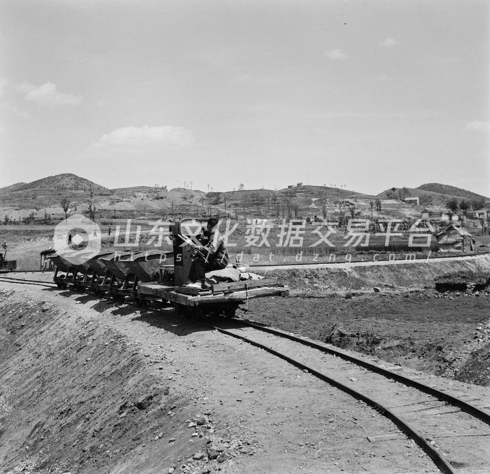 烟台祥山铁矿的轻便小铁路。