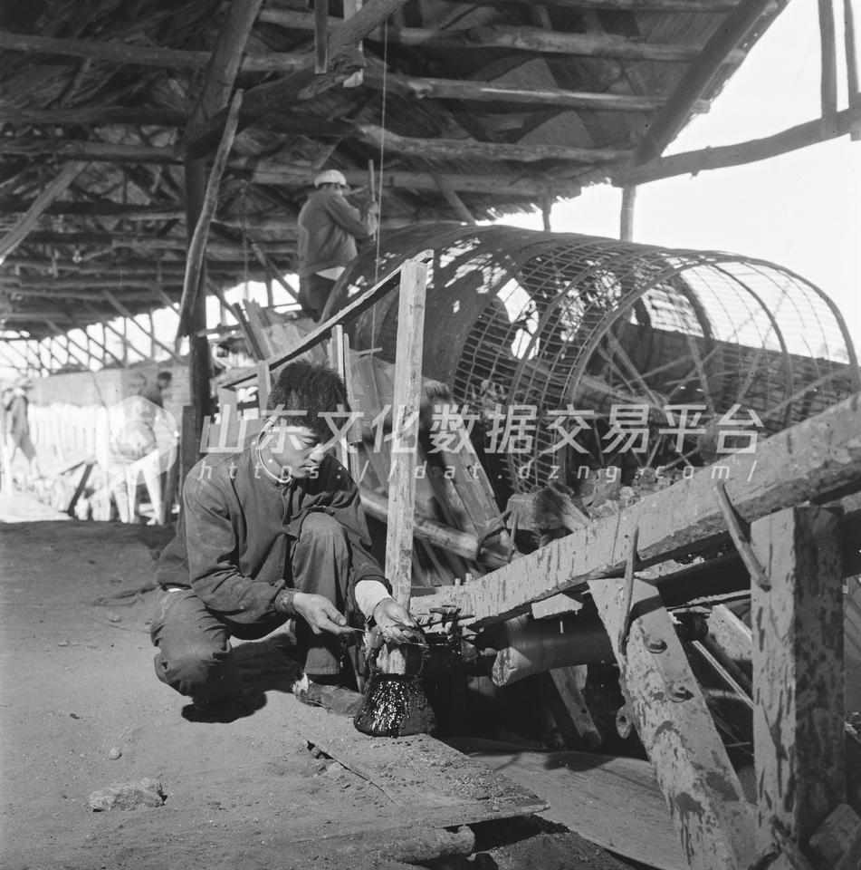 潍坊市钢铁四厂维修设备。