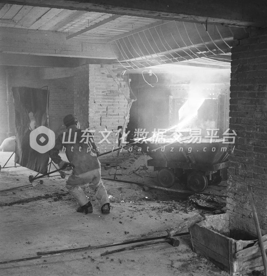 青岛实业化工厂完成季度计划。