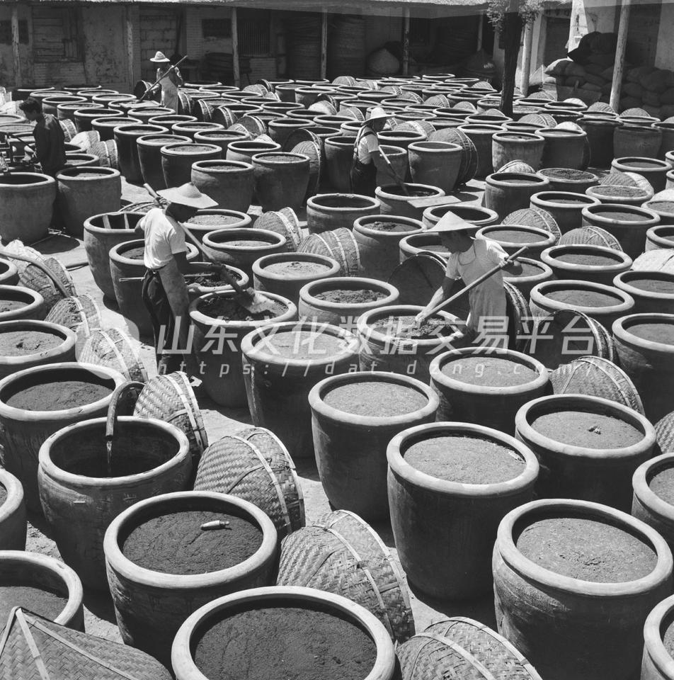 淄博市周村区小商品基地的酱菜园。