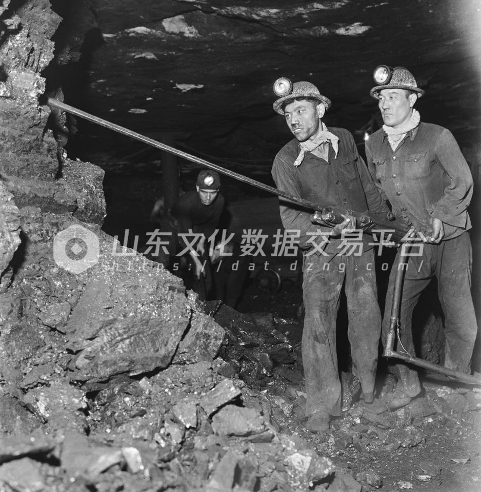 潍坊市坊子煤矿掘进队。